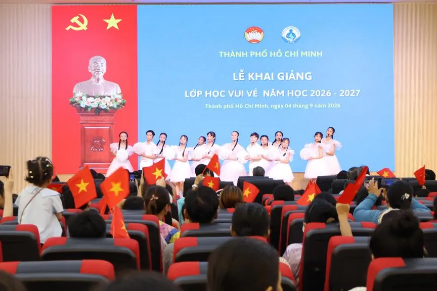 Lễ khai giảng "Lớp học vui vẻ" năm học 2026 - 2027 tại Bệnh viện Nhi Đồng 1- Ảnh: Kim Anh