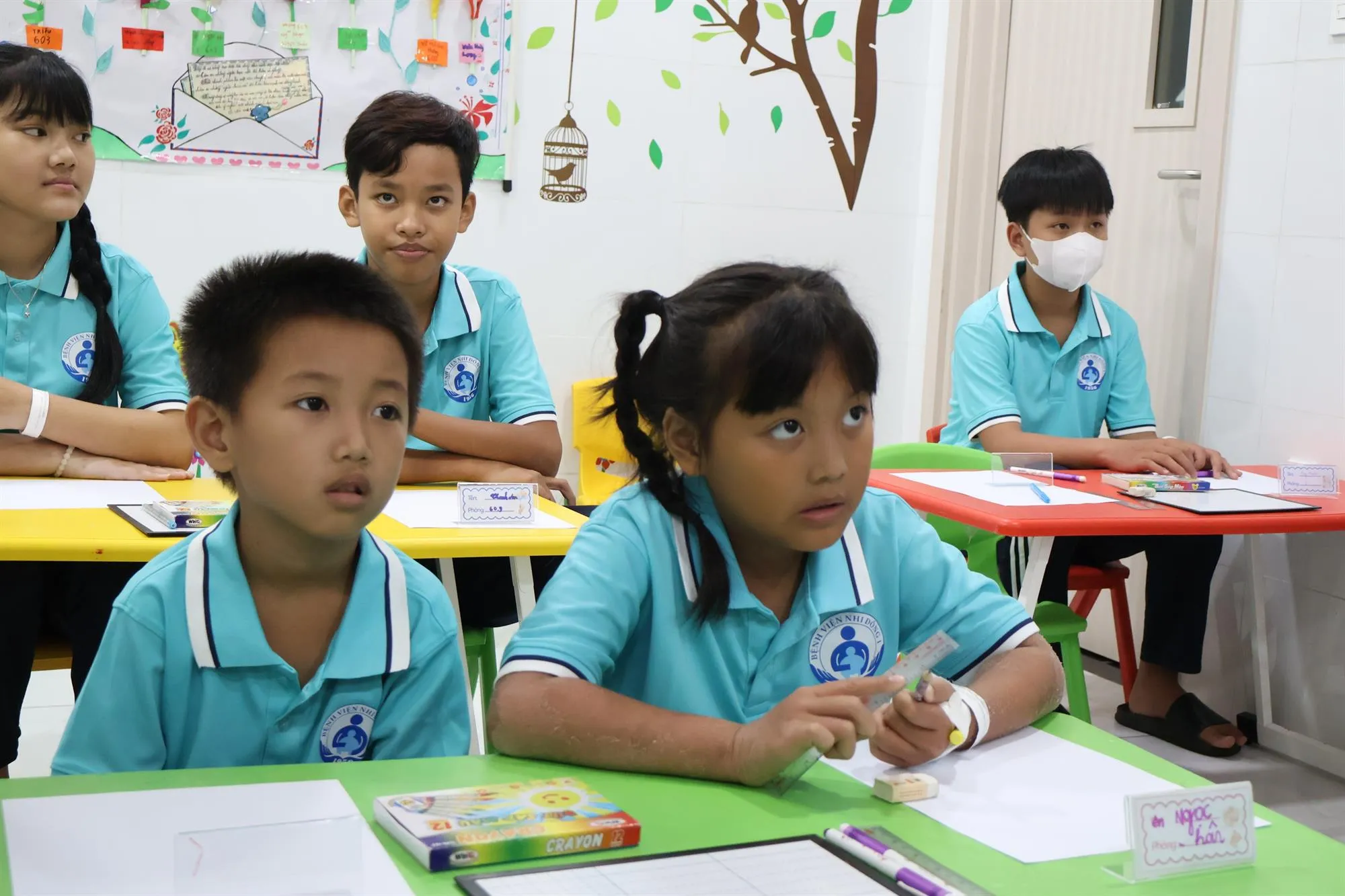 Giờ lên lớp của các em tại Lớp học vui vẻ - Ảnh: Kim Anh