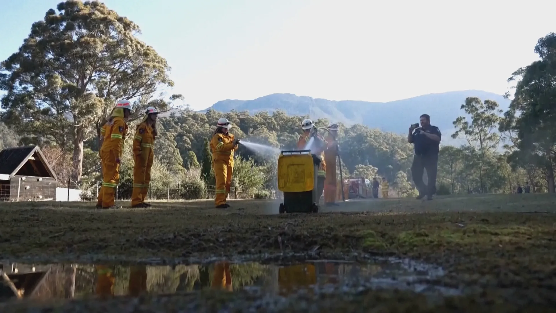 Australia: Trẻ em tham gia diễn tập cứu hỏa  - Ảnh 2.