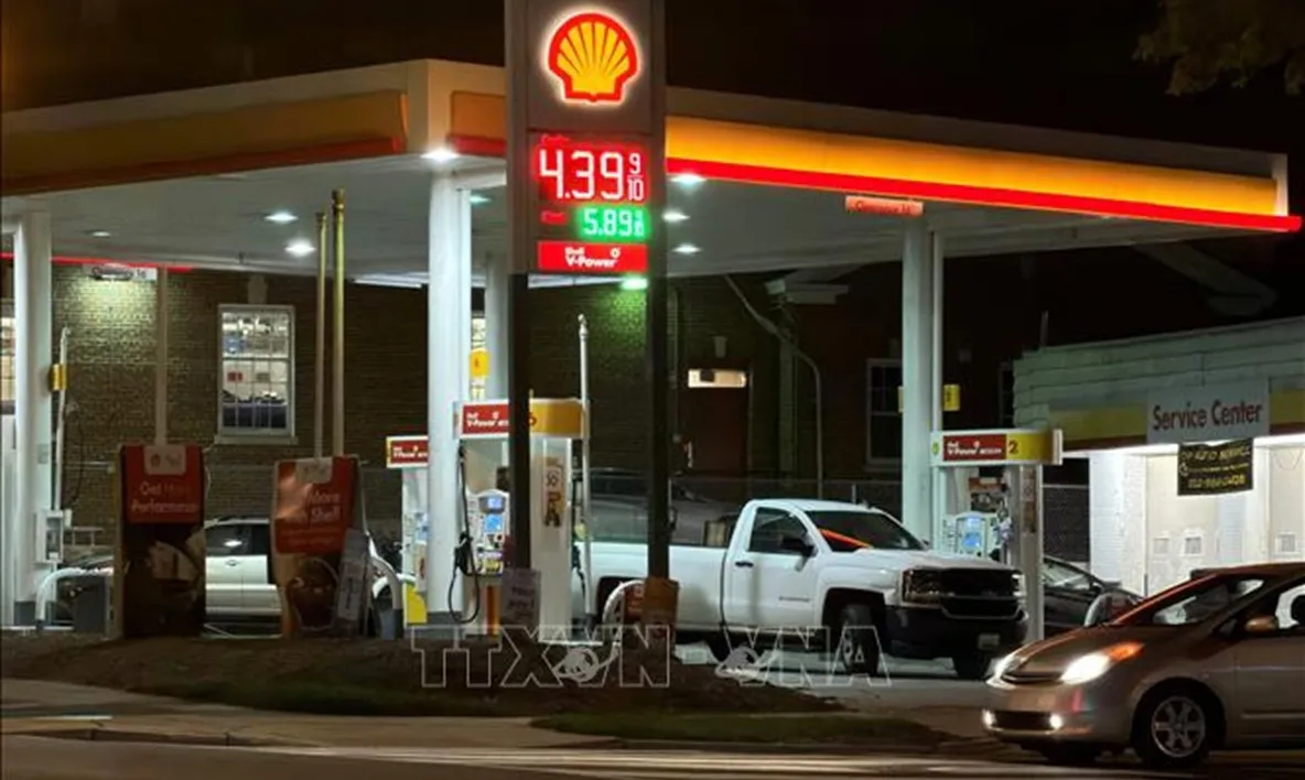 Nguồn cung thế giới đứt gãy, giá diesel tại Mỹ cao kỷ lục