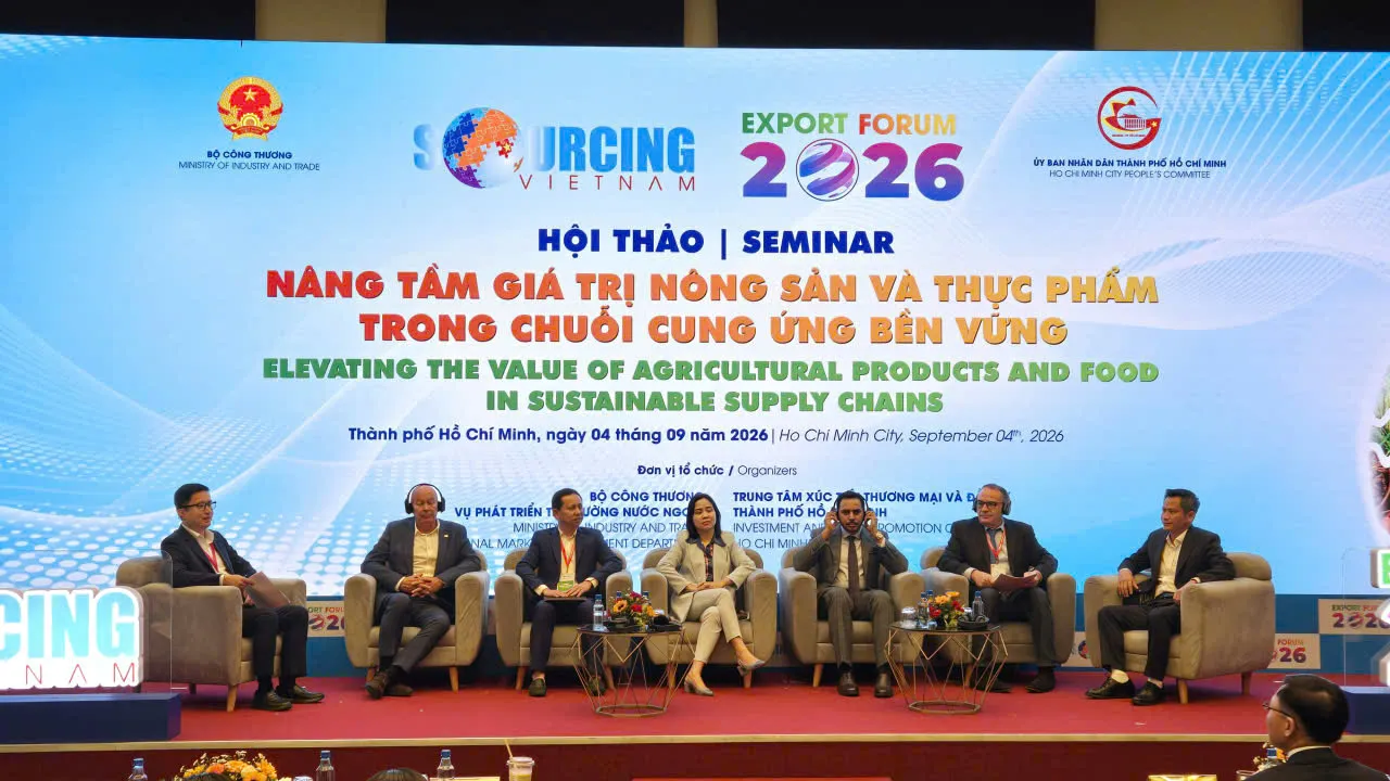 Các diễn giả tham gia chia sẻ kinh nghiệm, nhận diện cơ hội và giải pháp nâng cao giá trị nông sản thực phẩm Việt Nam - Ảnh Bá Nam