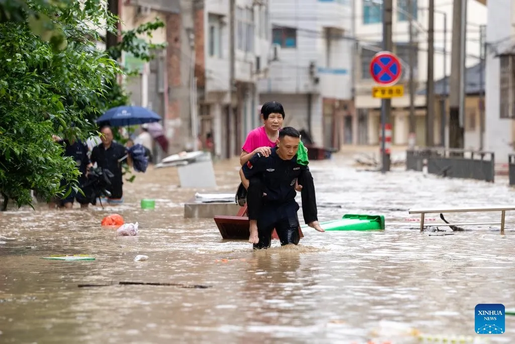 Trung Quốc: Bão Saudel gây ngập lụt diện rộng, hàng trăm ngàn người sơ tán - Ảnh 1. Trung Quốc: Bão Saudel gây ngập lụt diện rộng, hàng trăm ngàn người sơ tán - Ảnh 1.