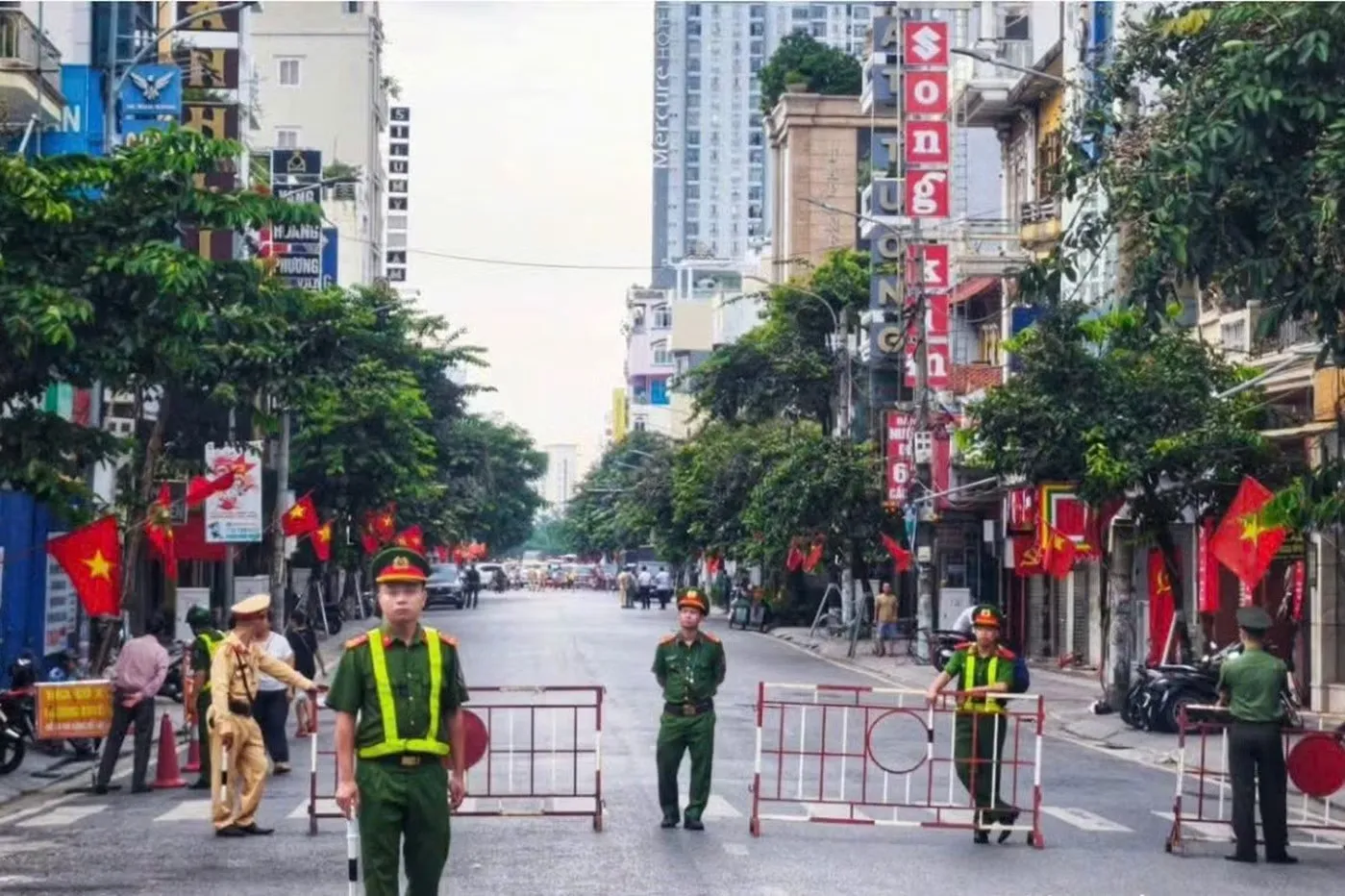 Phát hiện bom trong khu phố sầm uất, Hải Phòng tạm cấm đường để xử lý - Ảnh 1.
