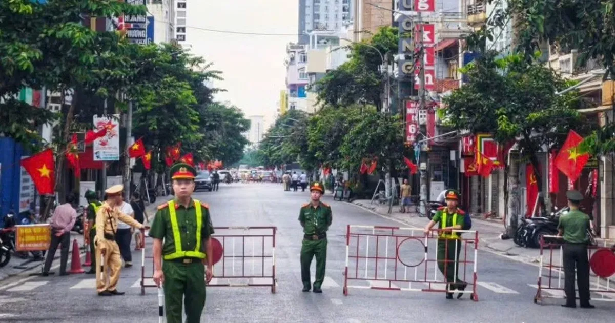 Phát hiện bom trong khu phố sầm uất, Hải Phòng tạm cấm đường để xử lý