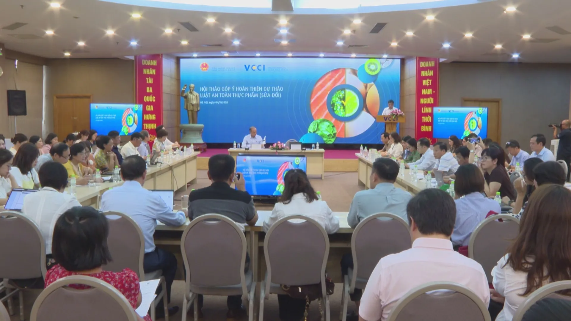 Đại diện cộng đồng doanh nghiệp, các ngành hàng tham dự hội thảo góp ý hoàn thiện dự thảo Luật An toàn thực phẩm (sửa đổi)