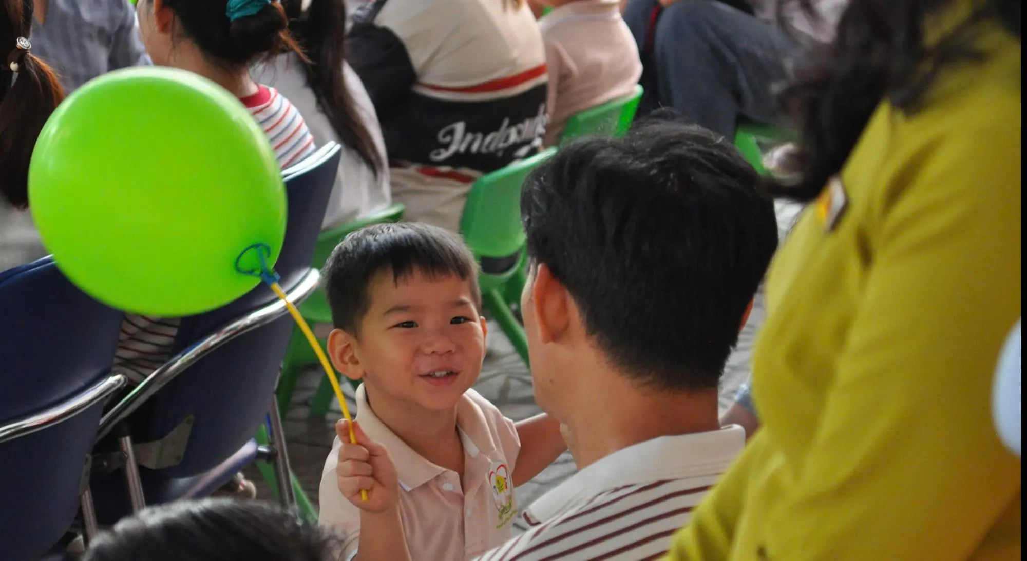 Những khoảnh khắc hồn nhiên của học sinh trong ngày đầu năm học. biểu cảm đáng yêu trong ngày khai trường