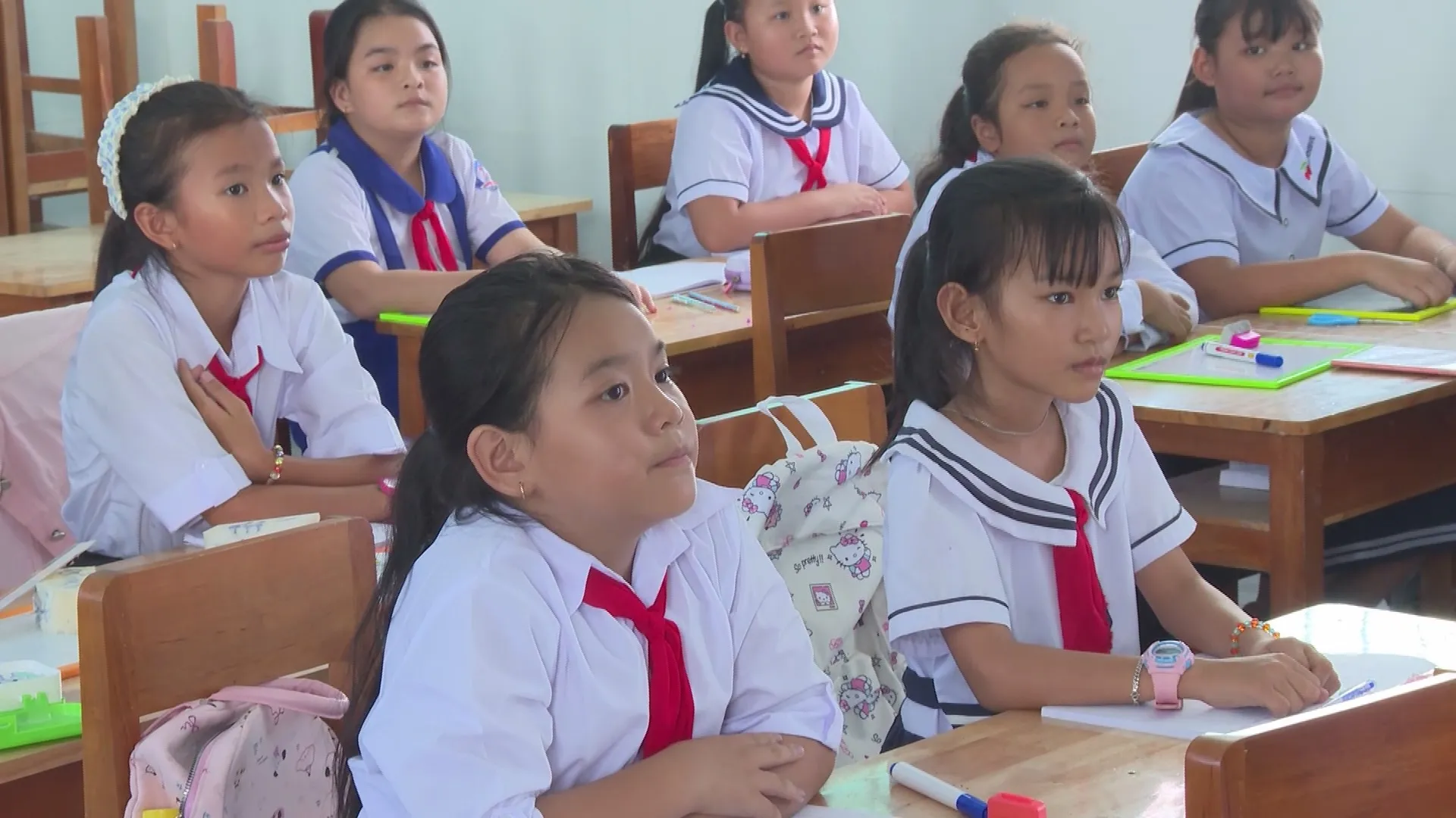 Thời sự trưa HTV ngày 5/9/2026 | Đồng chí Nguyễn Văn Thọ dự lễ khai giảng tại Trường THCS Nguyễn Công Trứ - Ảnh 2. Những lớp học mới mang niềm vui đến hơn 250 học sinh trong năm học mới