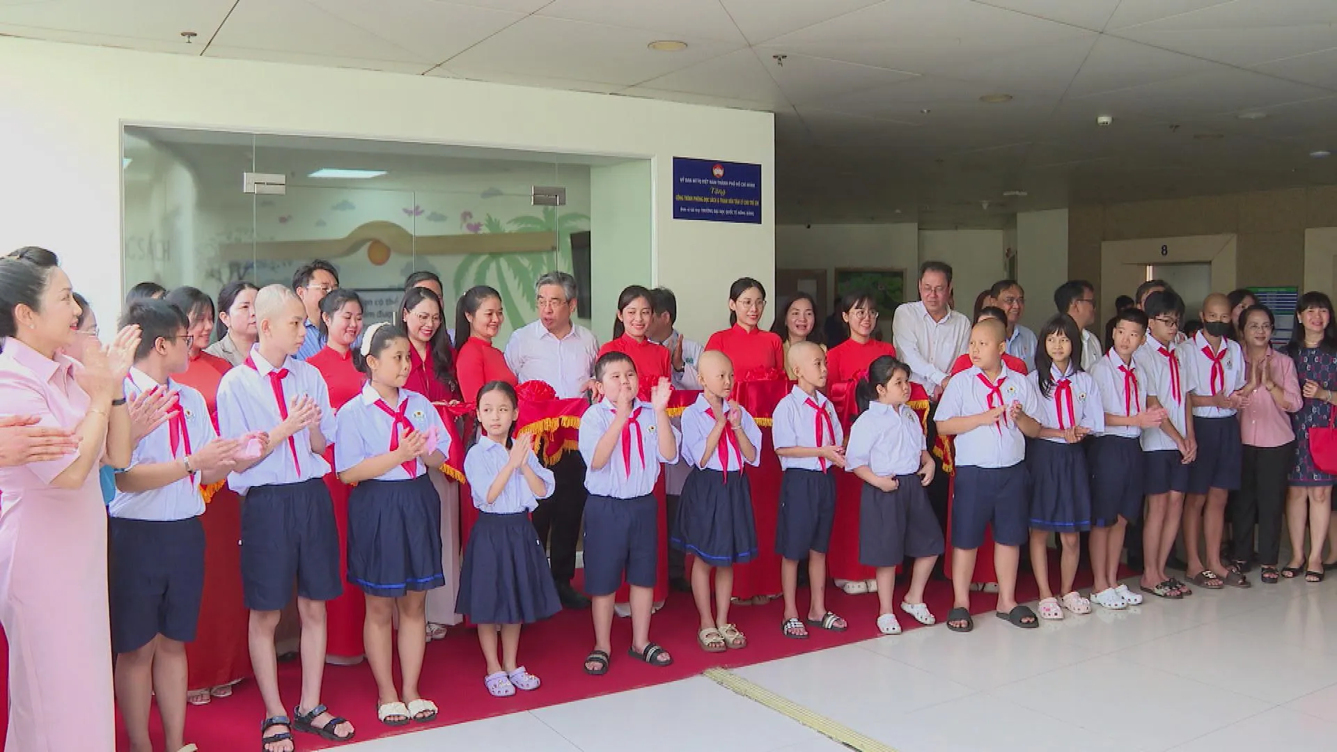 Bệnh viện Ung Bướu Thành phố và Bệnh viện Nhi đồng 1, lớp học "Hoa Hướng Dương" và lớp học "Vui vẻ" chính thức bước vào năm học 2026 - 2027