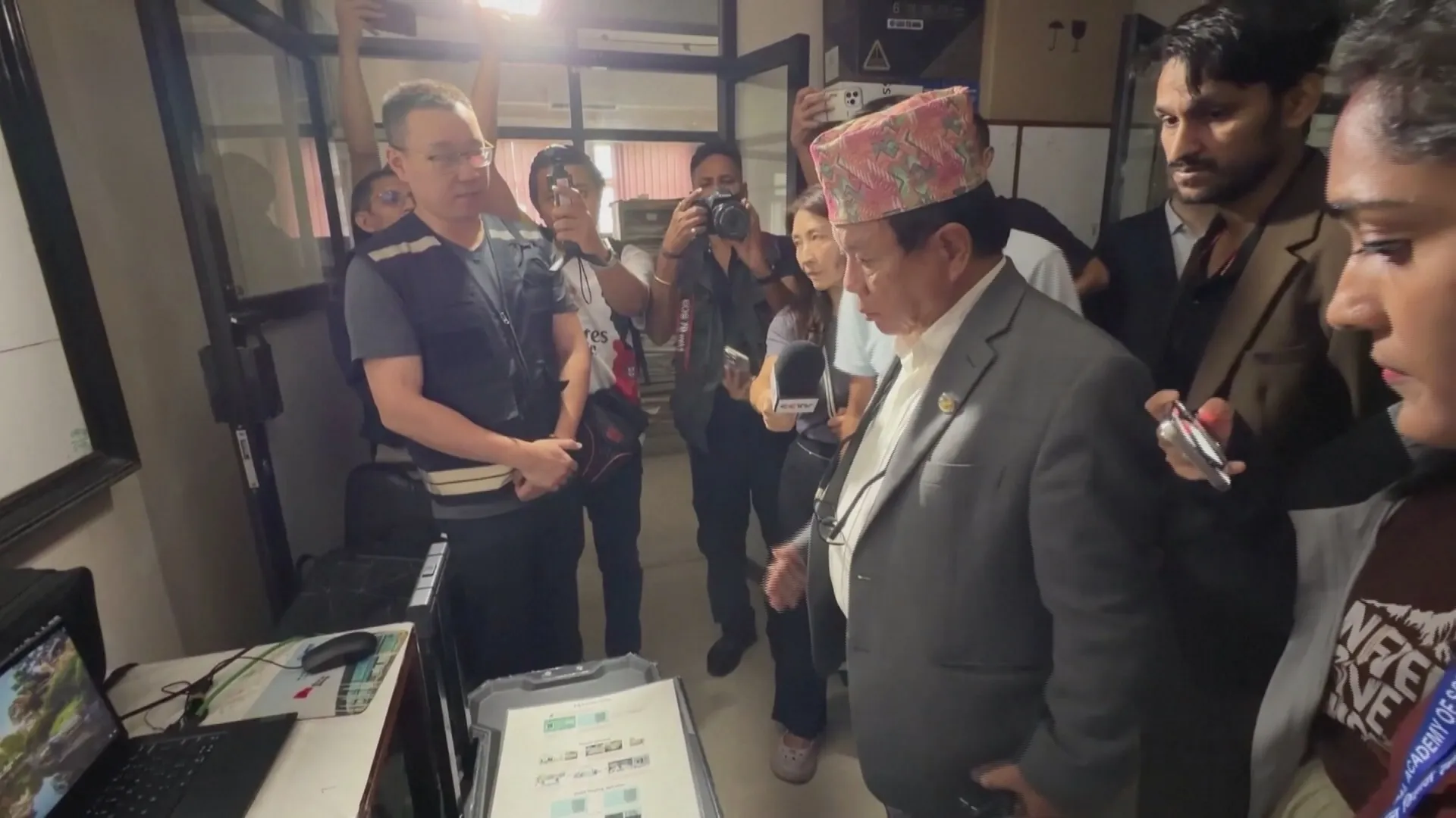 Các chuyên gia Nepal đang chuẩn bị tiến hành giám định ADN nhằm hỗ trợ nhận dạng các nạn nhân