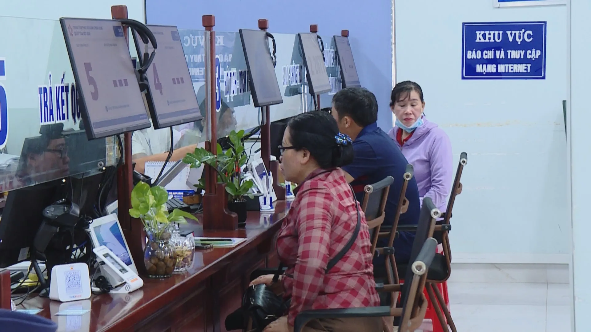 Đối với các hộ kinh doanh, việc tiếp cận và giải quyết những vấn đề phát sinh một cách thuận lợi cũng là yếu tố quan trọng để duy trì hoạt động