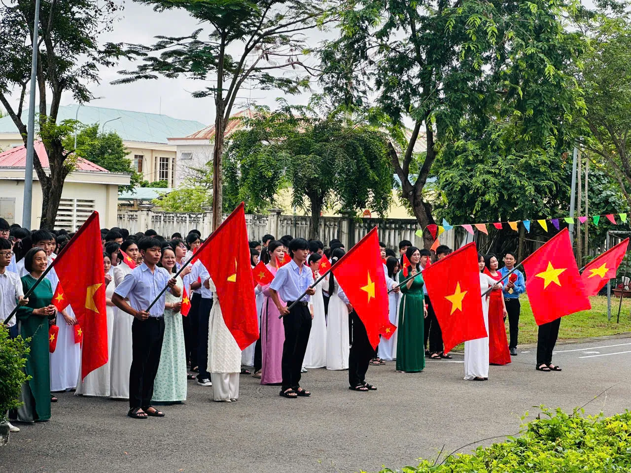Khai giảng năm học 2026 - 2027 tại TP. Hồ Chí Minh: Năm học mới, khí thế mới, niềm tin mới - Ảnh 7. Khai giảng năm học 2026 - 2027 tại TP. Hồ Chí Minh: Năm học mới, khí thế mới, niềm tin mới - Ảnh 7.