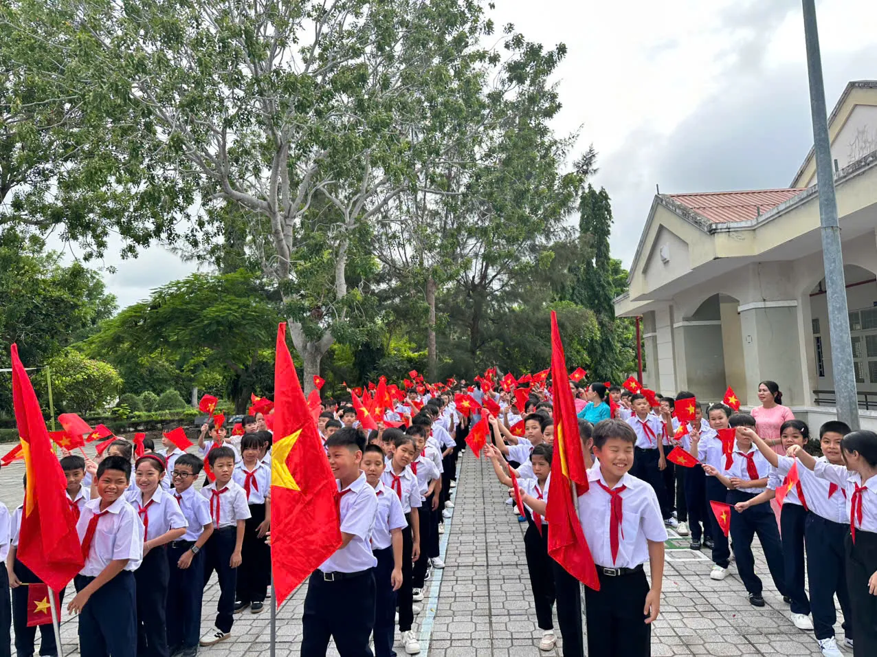 Khai giảng năm học 2026 - 2027 tại TP. Hồ Chí Minh: Năm học mới, khí thế mới, niềm tin mới - Ảnh 4. Khai giảng năm học 2026 - 2027 tại TP. Hồ Chí Minh: Năm học mới, khí thế mới, niềm tin mới - Ảnh 4.