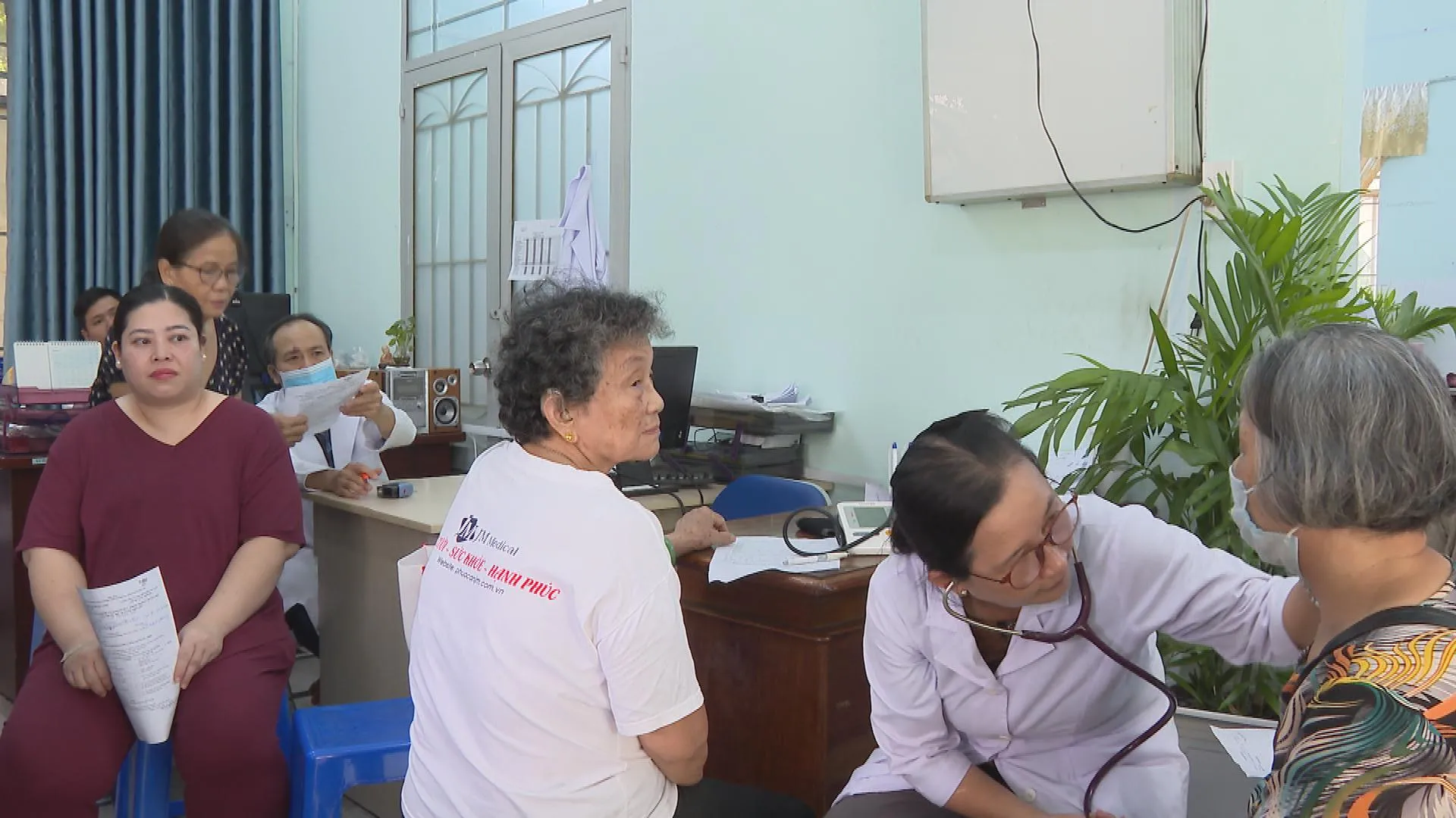 60 Giây Sáng ngày 6/9/2026 | Đề xuất tăng mức hỗ trợ đóng BHYT cho 5 nhóm từ 1/4/2027 - Ảnh 1.