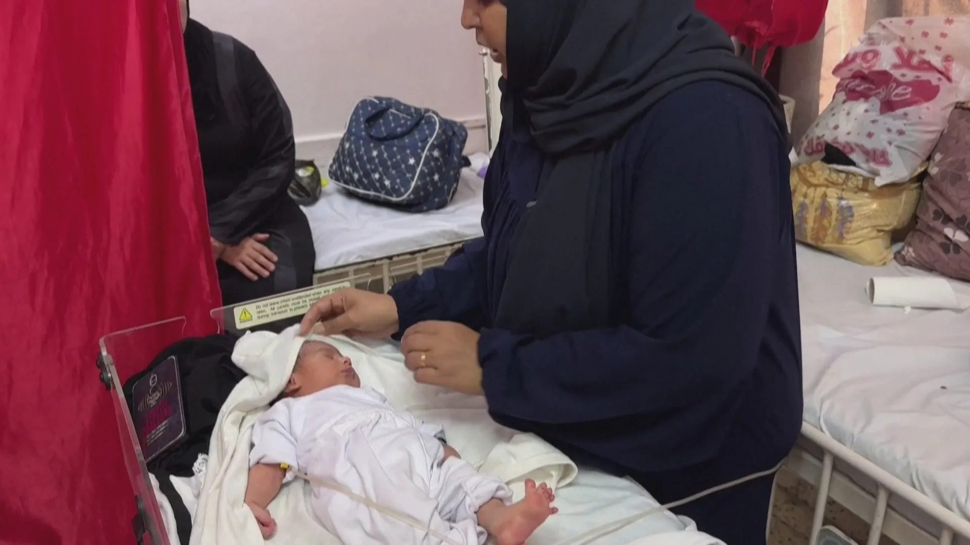 Gaza: Số trẻ sinh non tăng mạnh, thêm áp lực với ngành y tế - Ảnh 4.