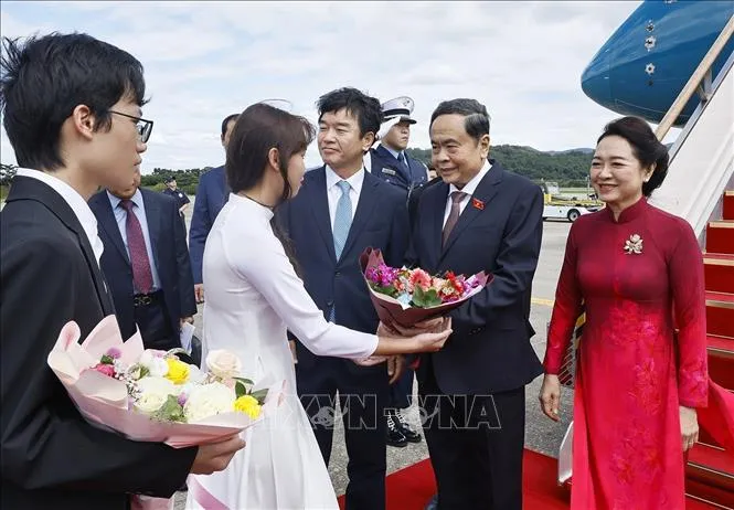 Chủ tịch Quốc hội Trần Thanh Mẫn và Phu nhân bắt đầu thăm chính thức Hàn Quốc- Ảnh 3.