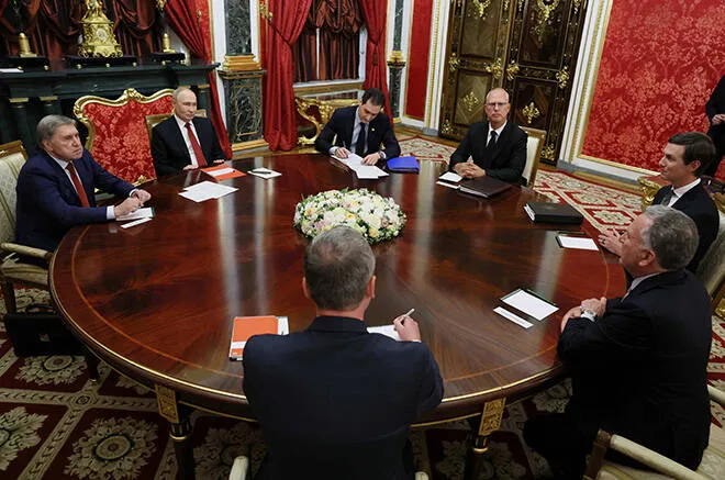 Tổng thống Putin gặp 2 đặc phái viên Mỹ, bàn về chấm dứt xung đột Ucraina- Ảnh 2.
