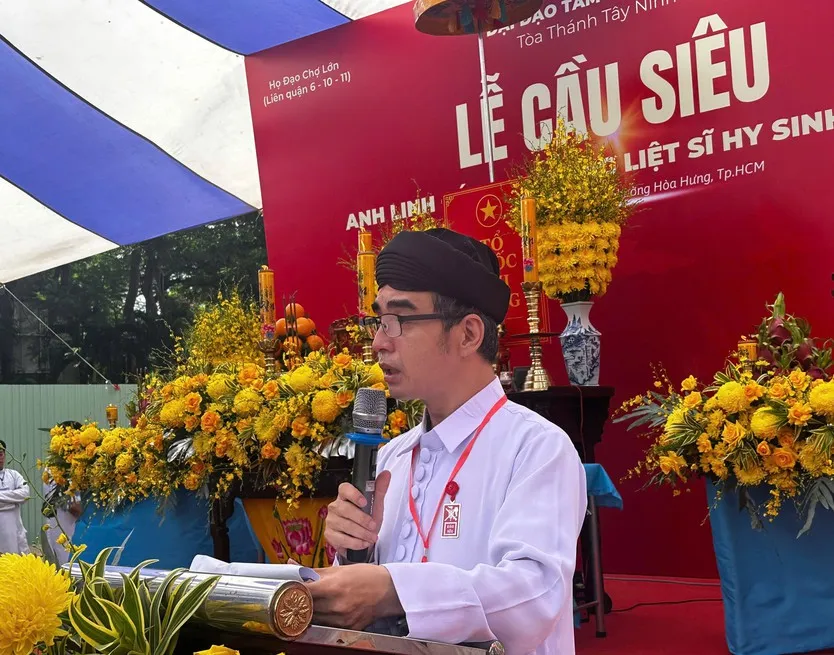 Tín đồ Cao Đài TP. Hồ Chí Minh cầu siêu anh hùng liệt sĩ tại Công viên Lê Thị Riêng- Ảnh 5.