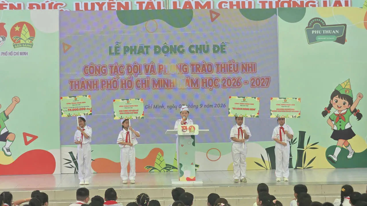 Học sinh Huỳnh Mai Ngọc - Liên đội Phó Liên đội Trường Tiểu học Phú Thuận phát biểu hưởng ứng - Ảnh Bá Nam