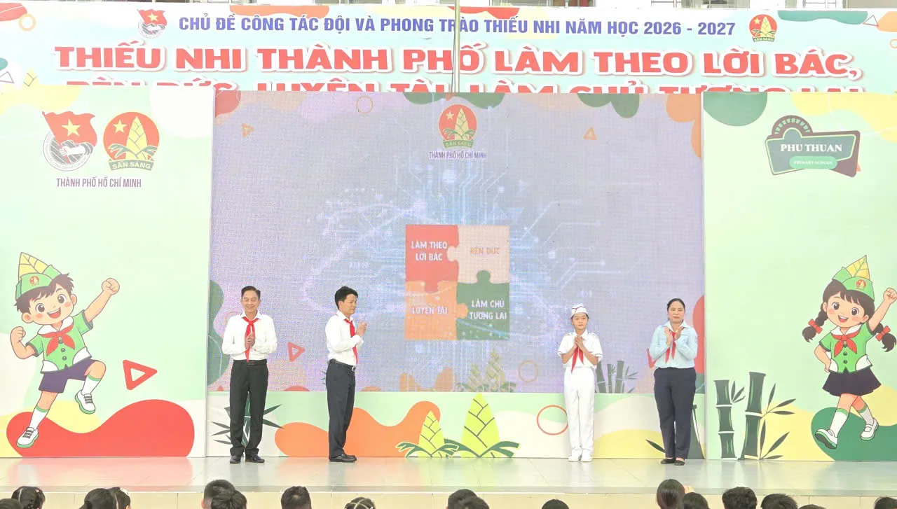 Nghi thức phát động chủ đề năm học mới “Thiếu nhi Thành phố làm theo lời Bác, rèn đức, luyện tài, làm chủ tương lai” - Ảnh Bá Nam