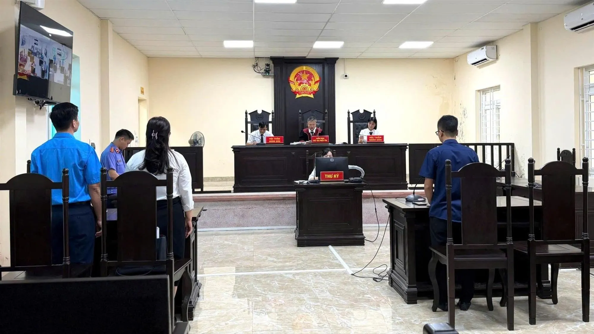 Phiên tòa xét xử vụ án dân sự công ích liên quan doanh nghiệp chậm, trốn đóng BHXH - Ảnh: Khánh Duy - SGGP