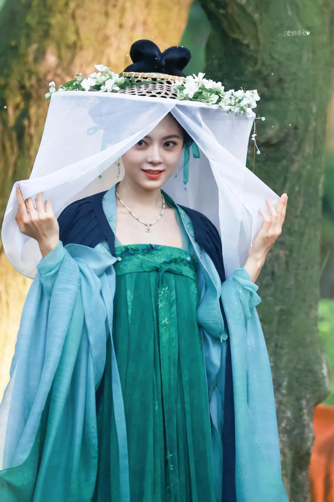 Tạo hình của Vương An Vũ, Triệu Kim Mạch trong Nhất Niệm Giang Nam liên tục gây sốt