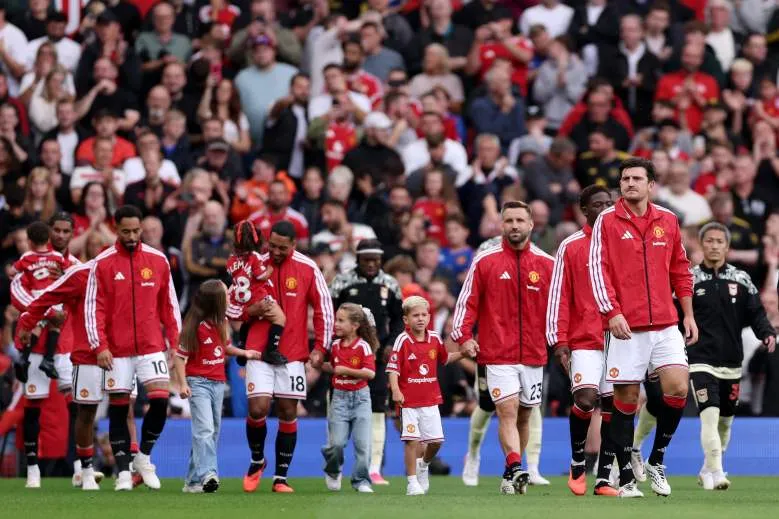 Cầu thủ Manchester United ra sân trước một trận đấu mùa giải 2026/27
