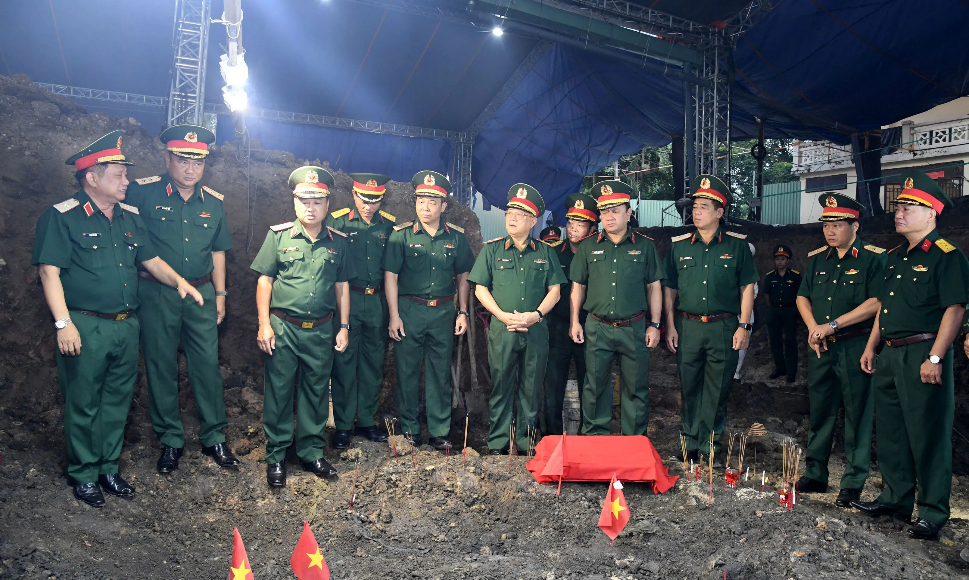Phát hiện thêm rãnh mộ hài cốt liệt sĩ tại công viên Lê Thị Riêng
