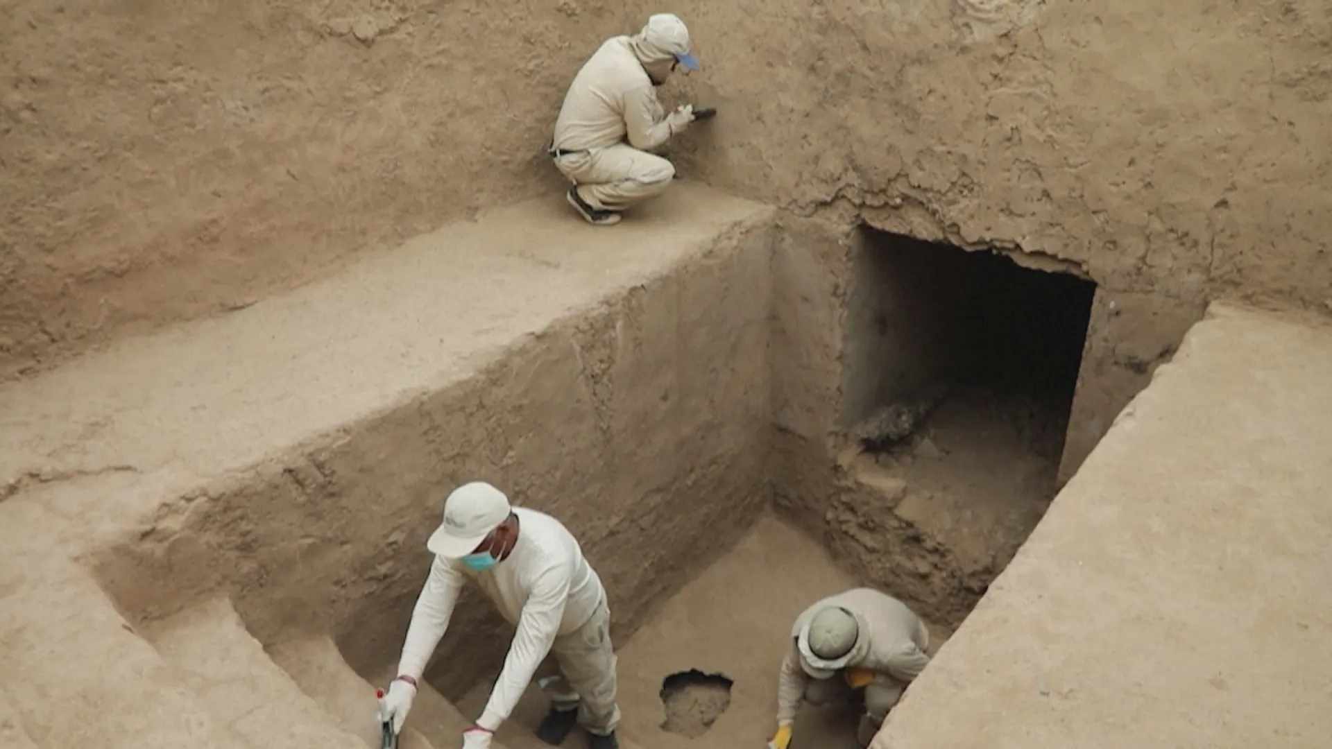 Peru: Phát hiện khu mộ cổ 500 năm tuổi - Ảnh 5. Peru: Phát hiện khu mộ cổ 500 năm tuổi - Ảnh 5.