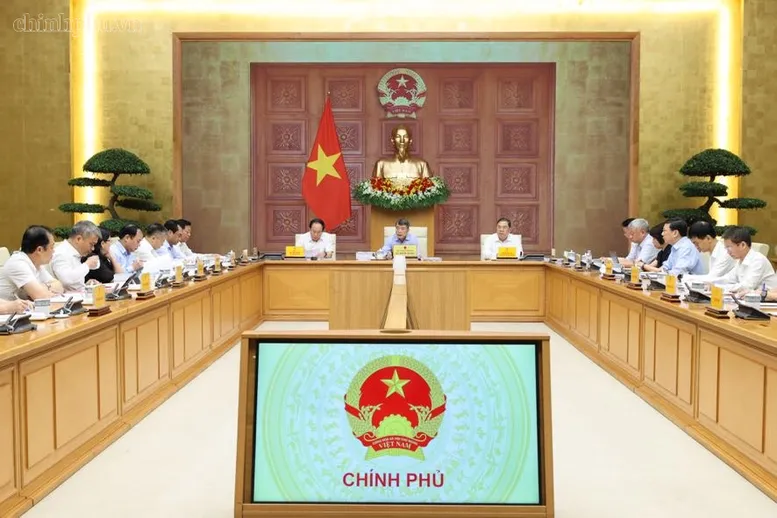 Thủ tướng Lê Minh Hưng chủ trì cuộc họp với các bộ ngành liên quan về dự án Luật Đất đai (sửa đổi), Luật Nhà ở (sửa đổi) và Luật Kinh doanh bất động sản (sửa đổi) - Ảnh: chinhphu.vn/Nhật Bắc
