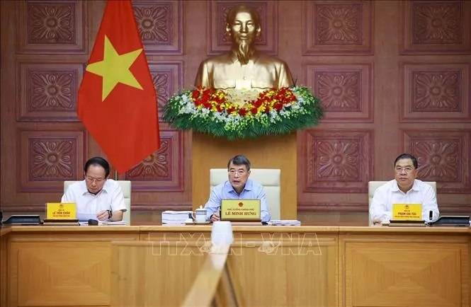 Thủ tướng Lê Minh Hưng và Phó Thủ tướng Thường trực Phạm Gia Túc, Phó Thủ tướng Lê Tiến Châu chủ trì họp về dự án Luật sửa đổi, bổ sung một số điều của Luật Đất đai; Luật Nhà ở và Luật Kinh doanh bất động sản. Ảnh: Dương Giang/TTXVN