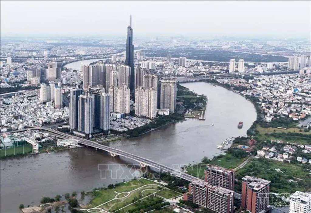 Hình ảnh đô thị TP Hồ Chí Minh ven sông Sài Gòn. Ảnh: Hồng Đạt/TTXVN