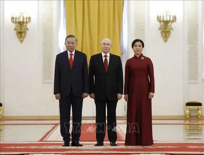 Tổng thống Liên bang Nga Vladimir Putin đón Tổng Bí thư, Chủ tịch nước Tô Lâm và Phu nhân. Ảnh: Thống Nhất/TTXVN