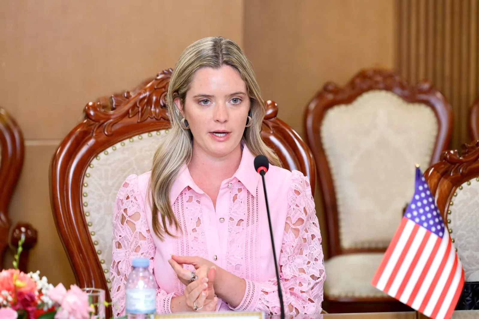 Trợ lý Ngoại trưởng Hoa Kỳ phụ trách giáo dục và văn hóa Cate Dillon phát biểu tại buổi tiếp