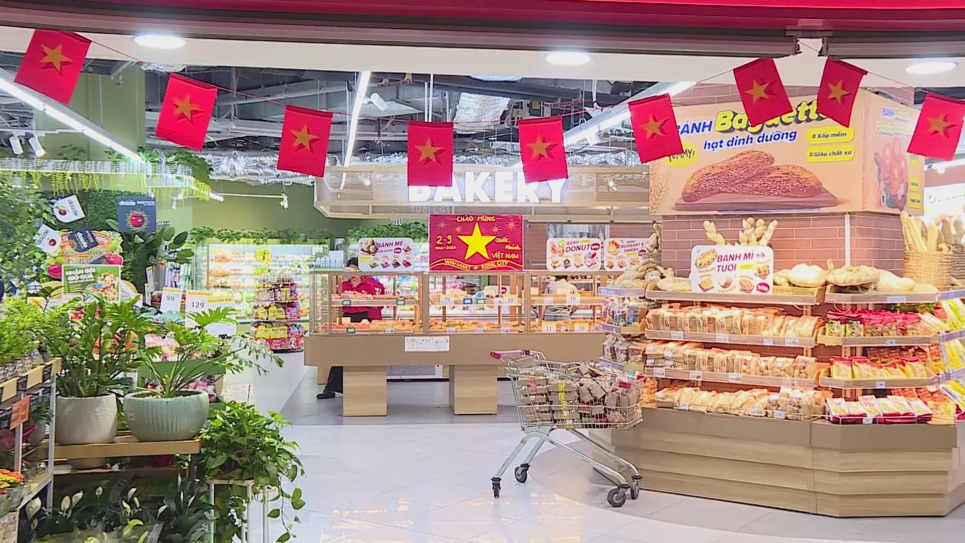 Trong 11 nhóm hàng hóa và dịch vụ tiêu dùng chính, có 10 nhóm tăng giá, trong khi nhóm hàng ăn và dịch vụ ăn uống giảm 0,03%