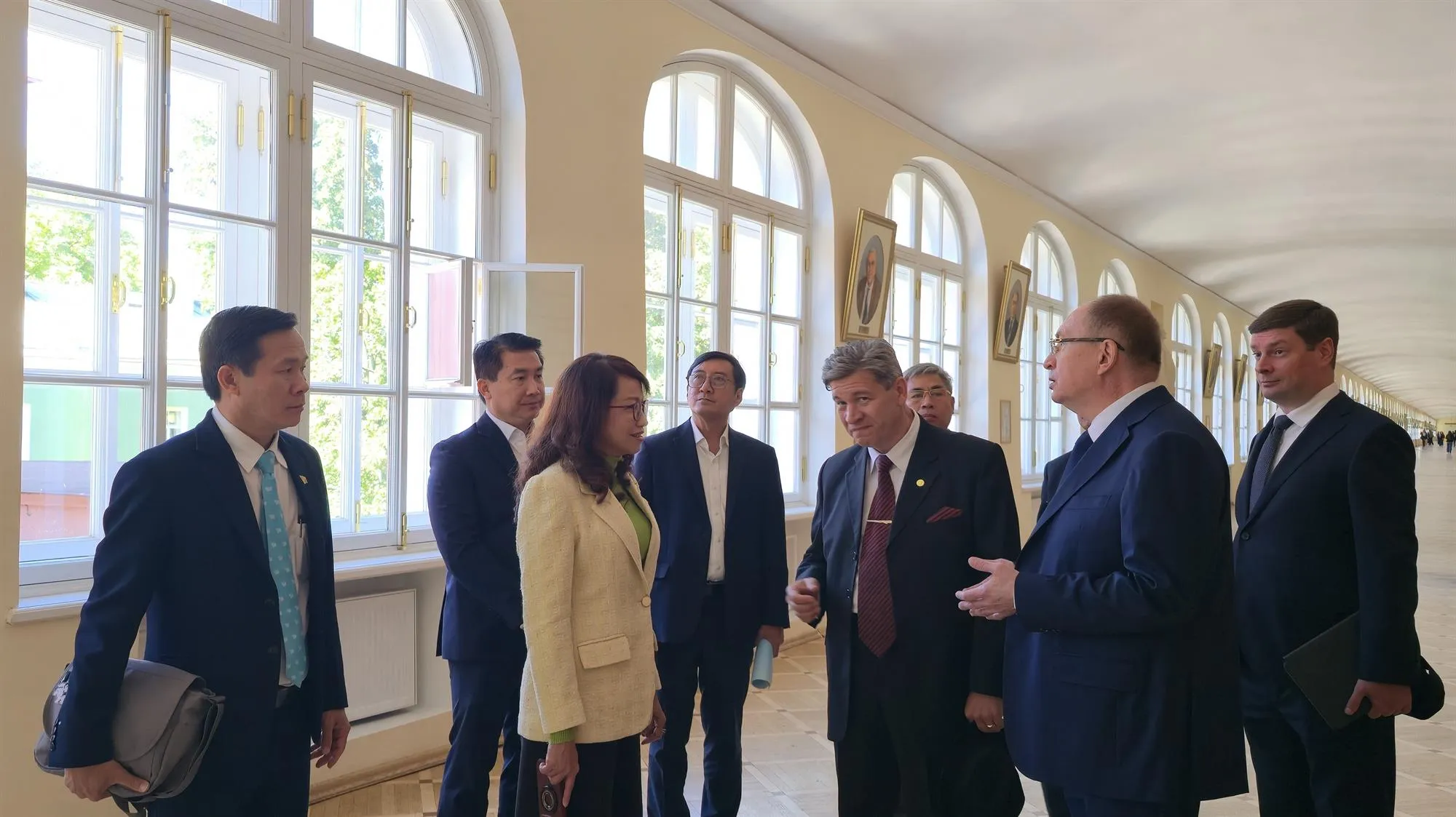 Đoàn công tác ĐHQG-HCM thăm và làm việc với ĐH Quốc gia Saint Petersburg - Ảnh: ĐHQ-HCM
