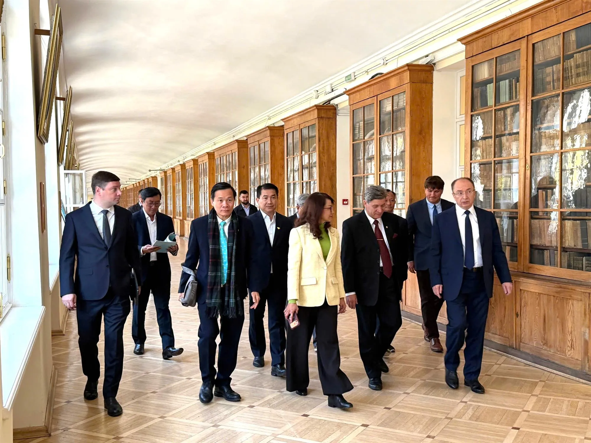 Đoàn công tác ĐHQG-HCM thăm và làm việc với ĐH Quốc gia Saint Petersburg - Ảnh: ĐHQ-HCM