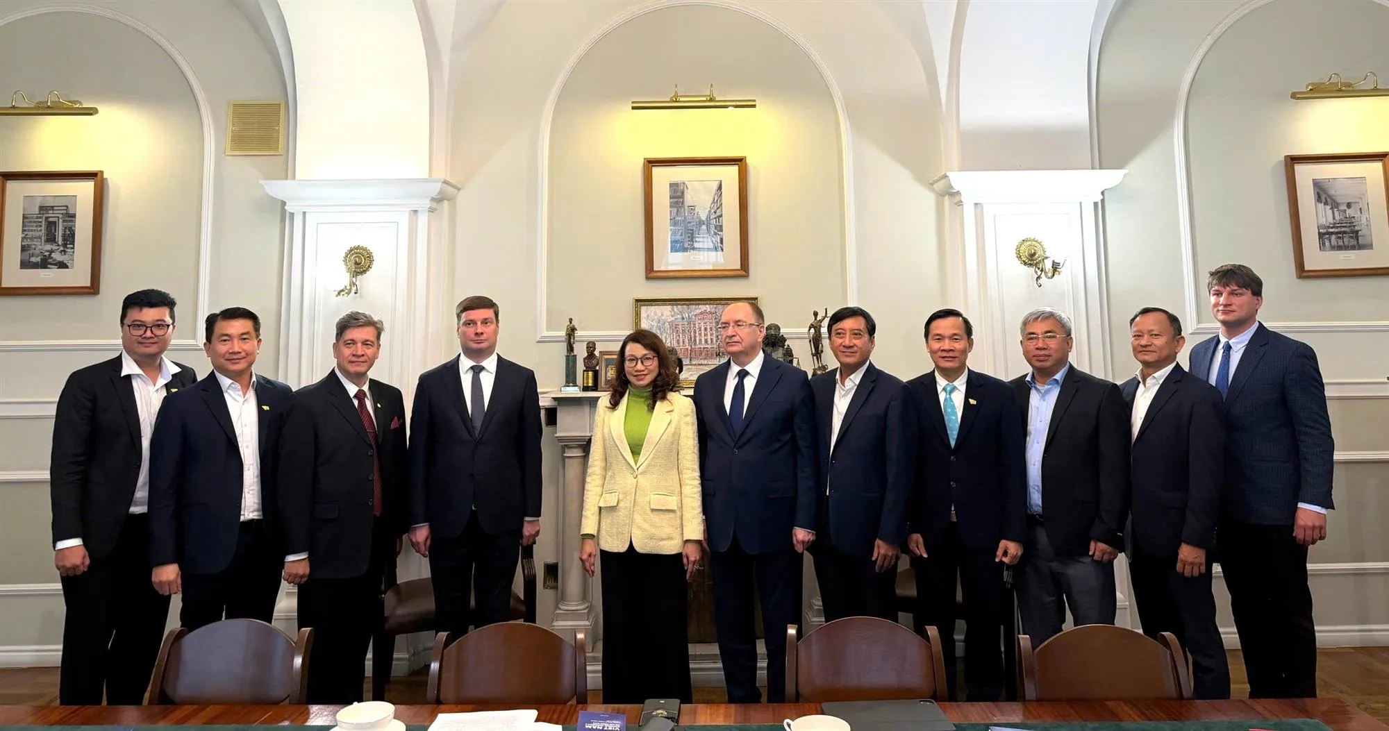 Đoàn công tác ĐHQG-HCM thăm và làm việc với ĐH Quốc gia Saint Petersburg - Ảnh: ĐHQ-HCM
