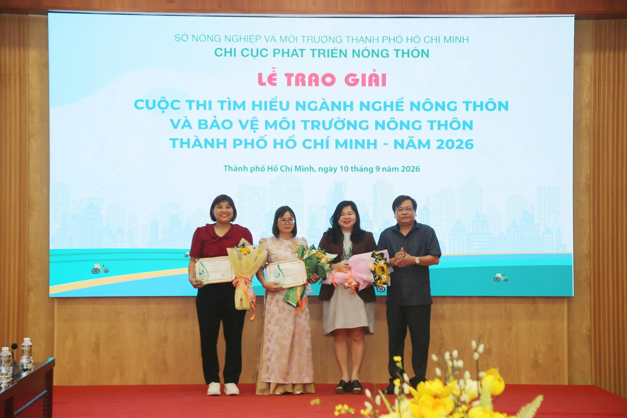 Các tác giả đạt giải Ba thể loại bài viết - Ảnh: BTC