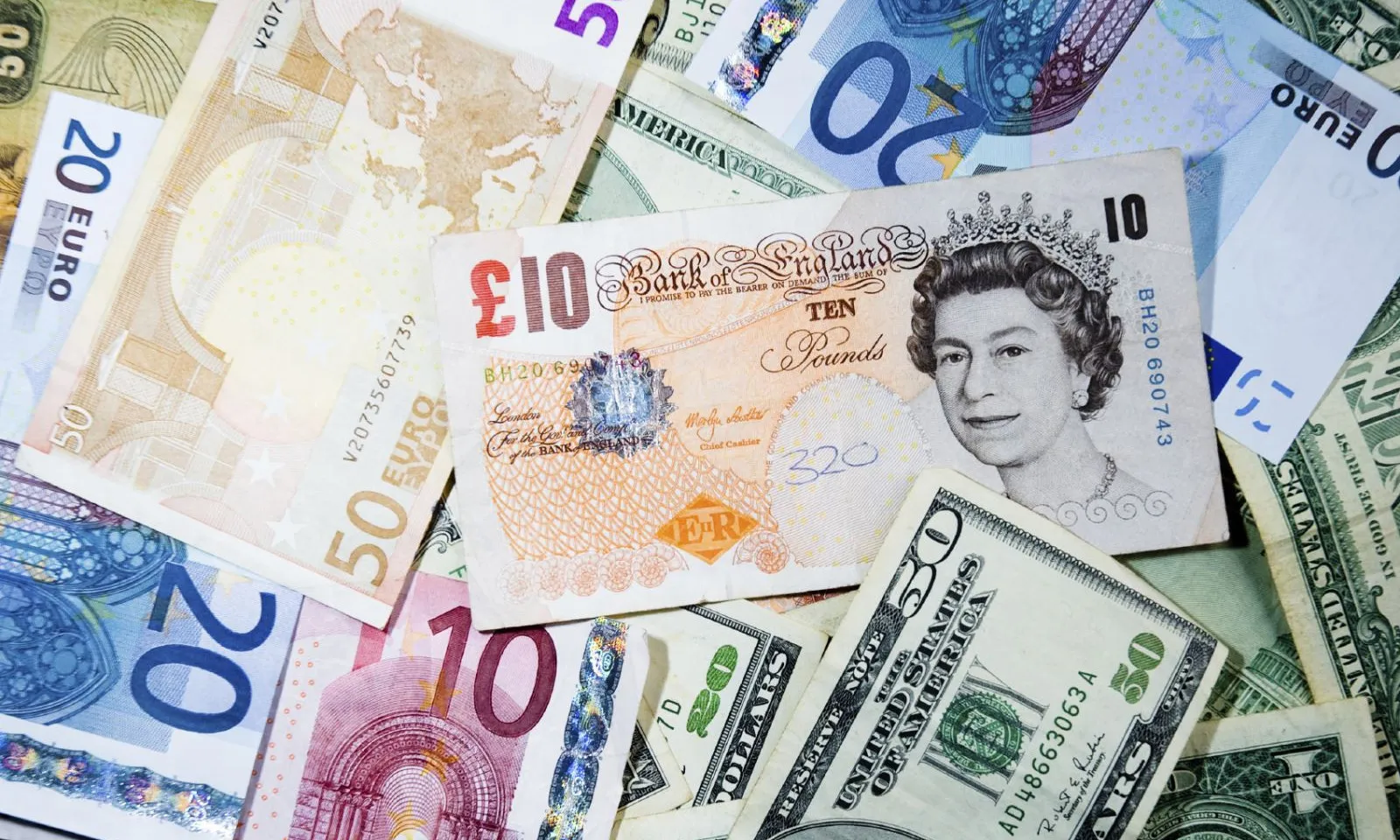 Tỷ giá ngoại tệ ngày 10/9: USD vượt 26.000 đồng