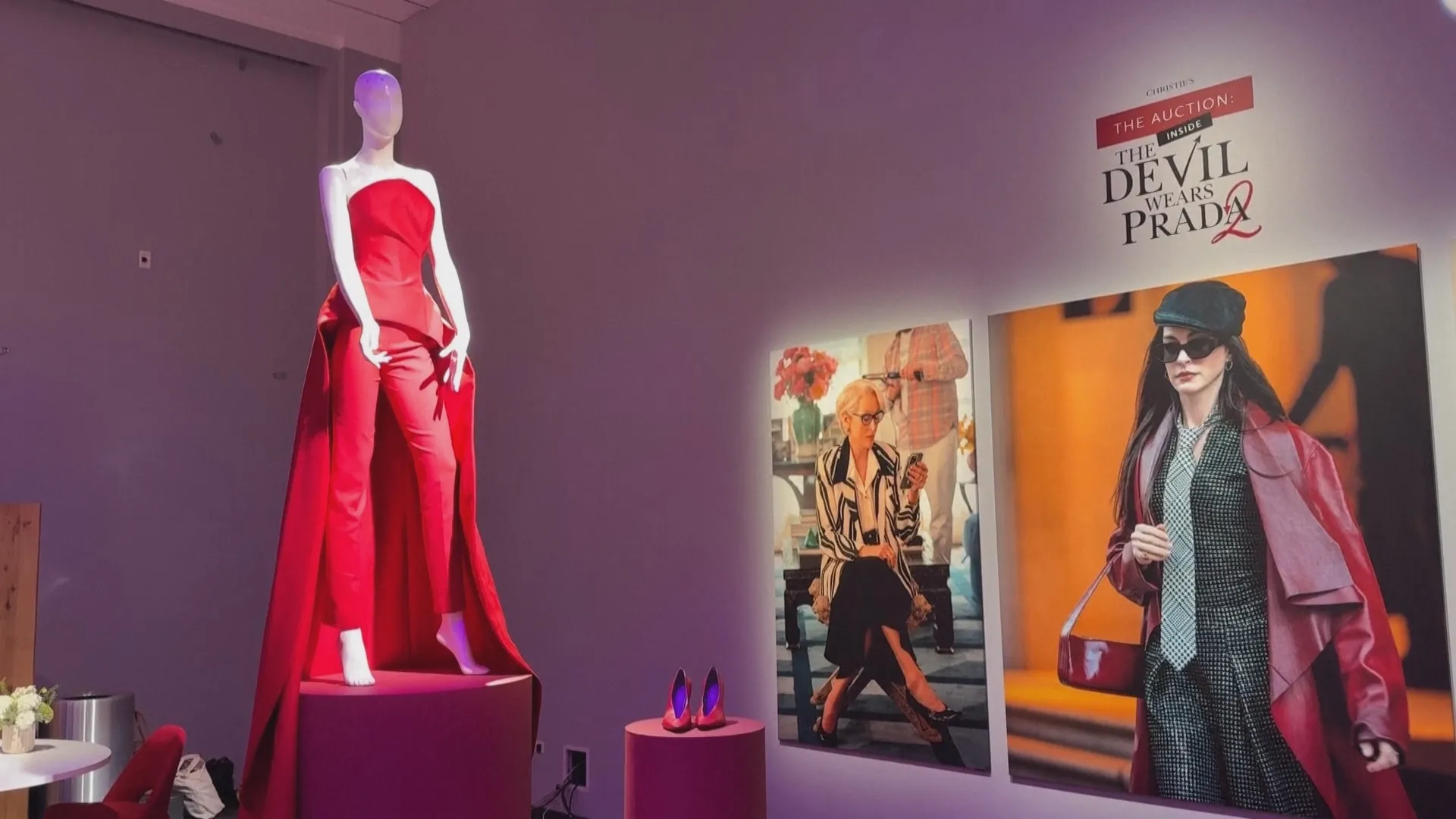Đấu giá đồ thời trang từ bộ phim "The Devil Wears Prada" - Ảnh 1.