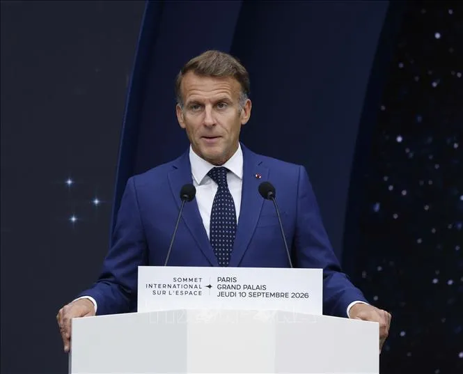 Tổng thống Cộng hòa Pháp Emmanuel Macron phát biểu khai mạc Hội nghị Thượng đỉnh Không gian vũ trụ. Ảnh: Thống Nhất/TTXVN