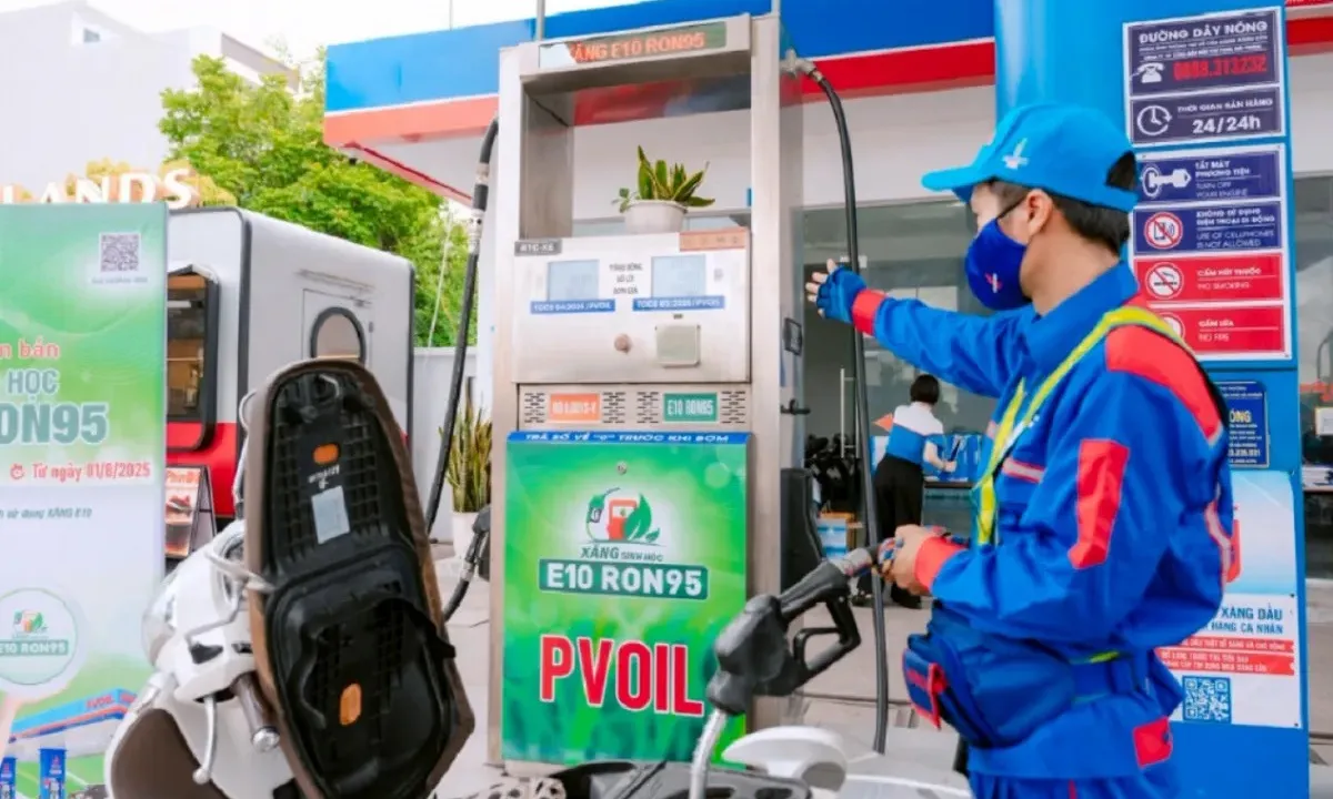 Giá xăng dầu trong nước đồng loạt tăng, xăng E10 có giá mới 24.239 đồng/lít