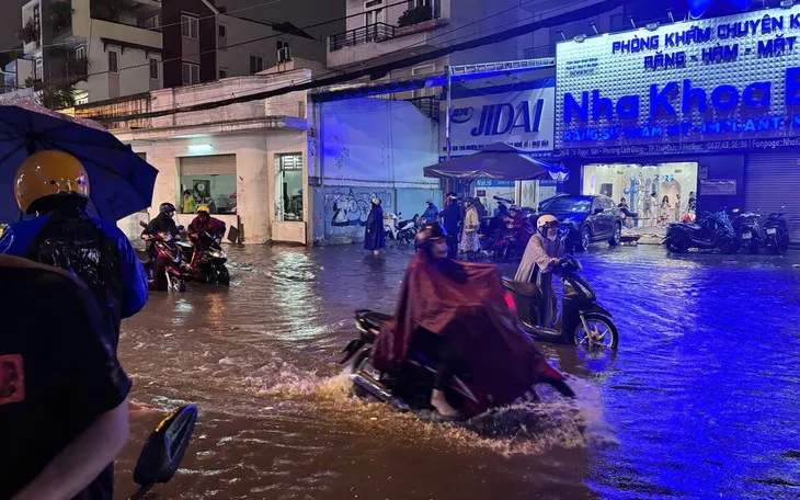 TP. Hồ Chí Minh tiếp tục mưa lớn, kèm dông sét và gió giật mạnh