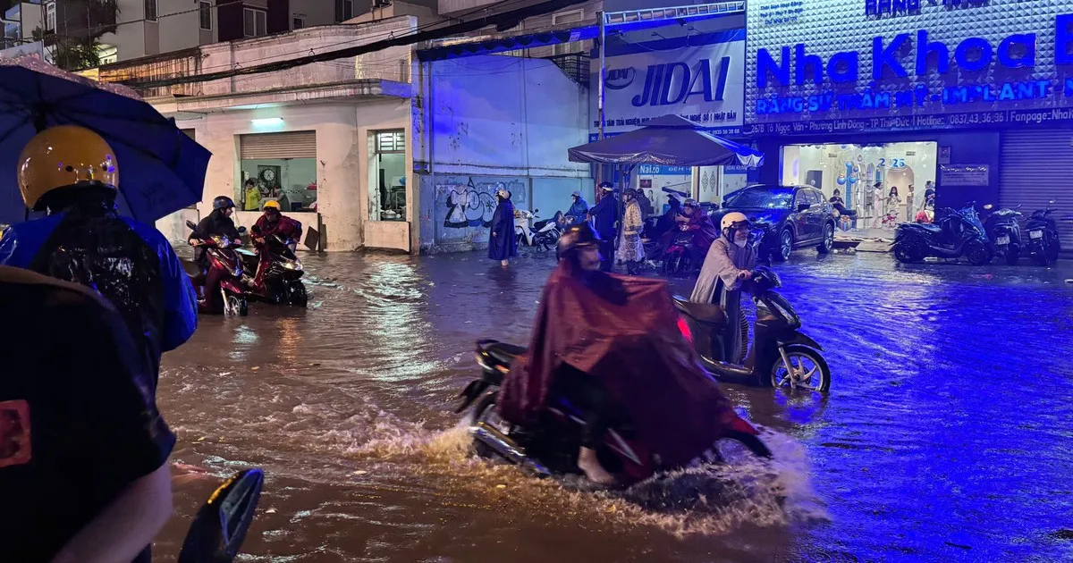 TP. Hồ Chí Minh tiếp tục mưa lớn, kèm dông sét và gió giật mạnh