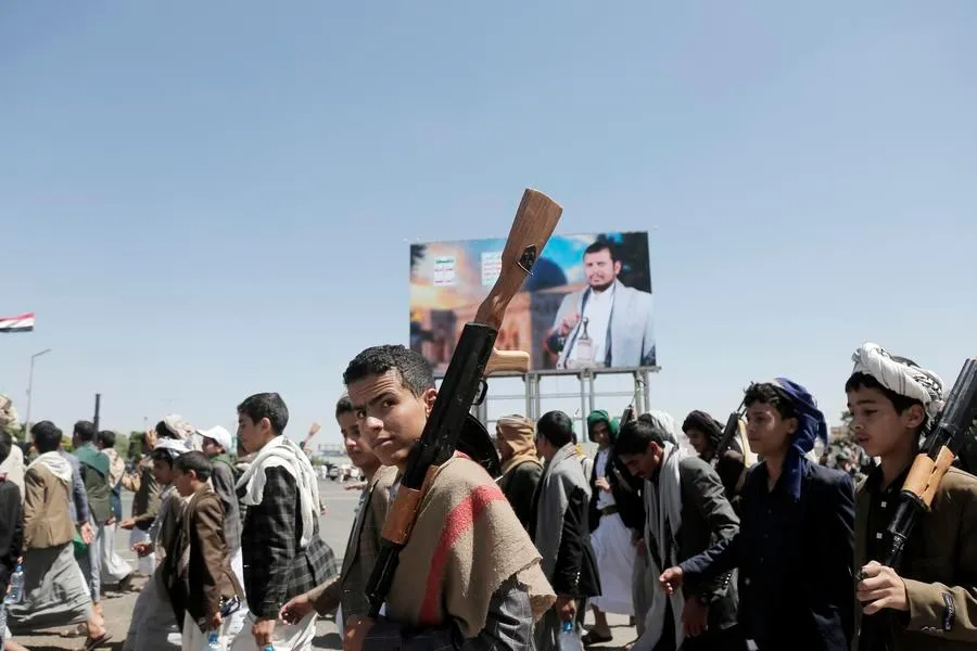 Các tay súng của lực lượng Houthi trong một cuộc diễu hành ở thủ đô Sanaa, Yemen - Ảnh THX