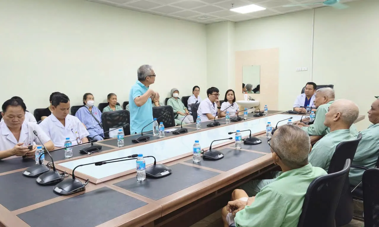 Bệnh viện E đã họp hội đồng người bệnh về vụ 'kẹp tiền' vào sổ khám bệnh