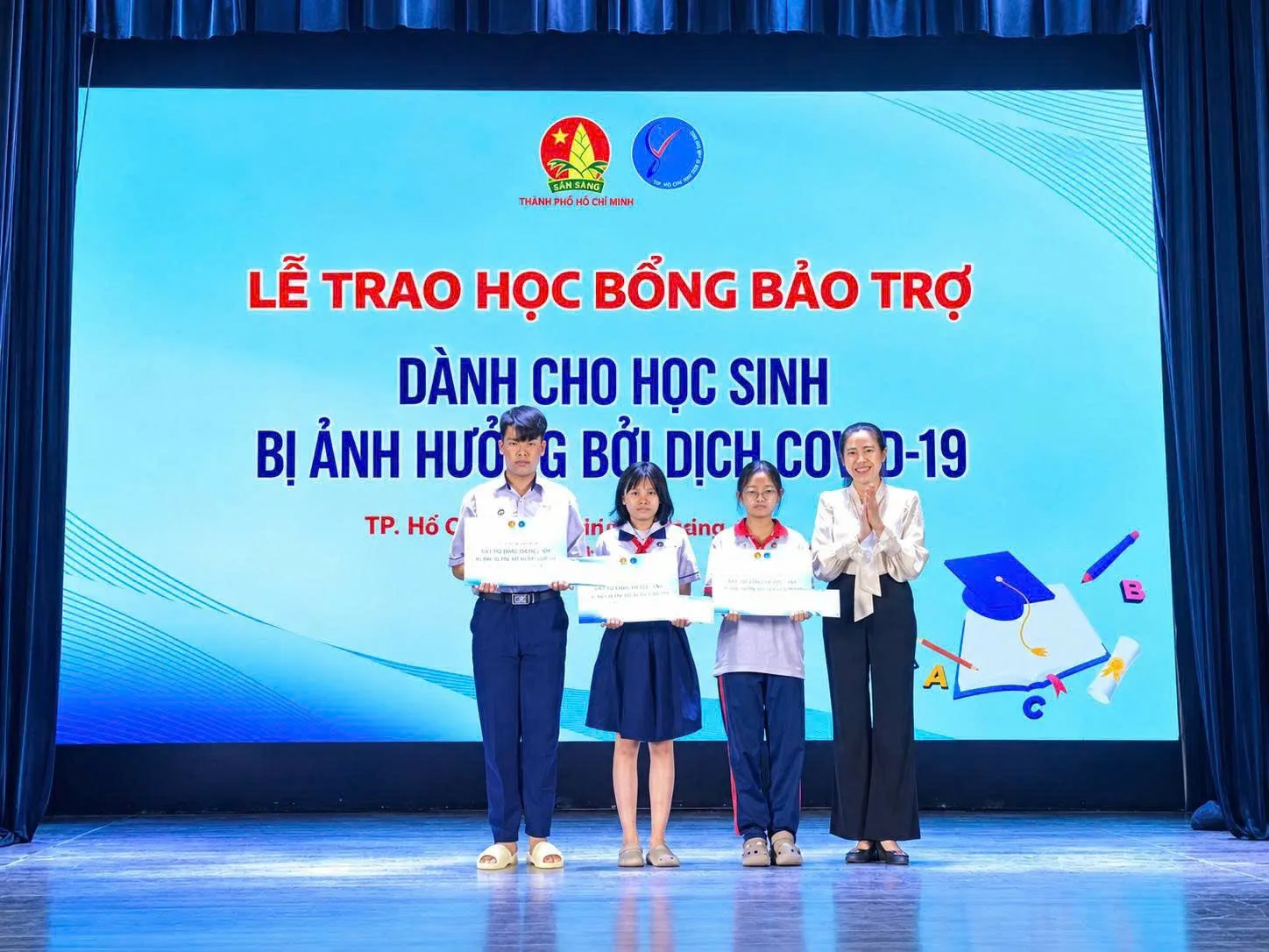 Nhiều học sinh có hoàn cảnh khó khăn nhưng vẫn cố gắng học tập để vươn đến tương lai tươi đẹp - Ảnh BTC cung cấp