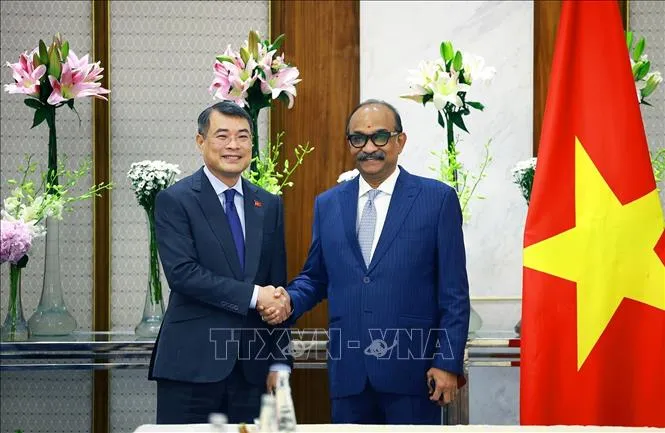 Thủ tướng Lê Minh Hưng tiếp ông Grandhi Mallikarjuna Rao, Chủ tịch Tập đoàn GMR của Ấn Độ. Ảnh: Dương Giang/TTXVN