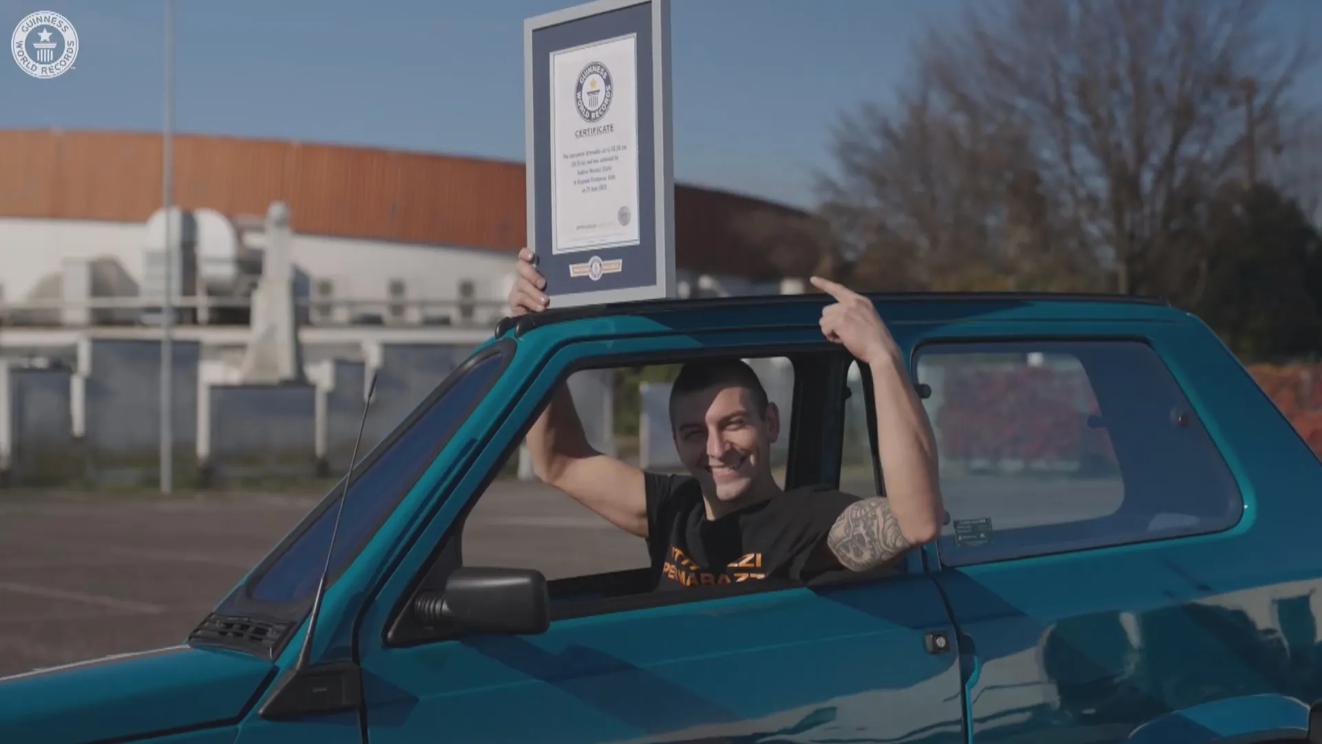 Ô tô Fiat siêu mỏng lập kỷ lục Guinness - Ảnh 3.
