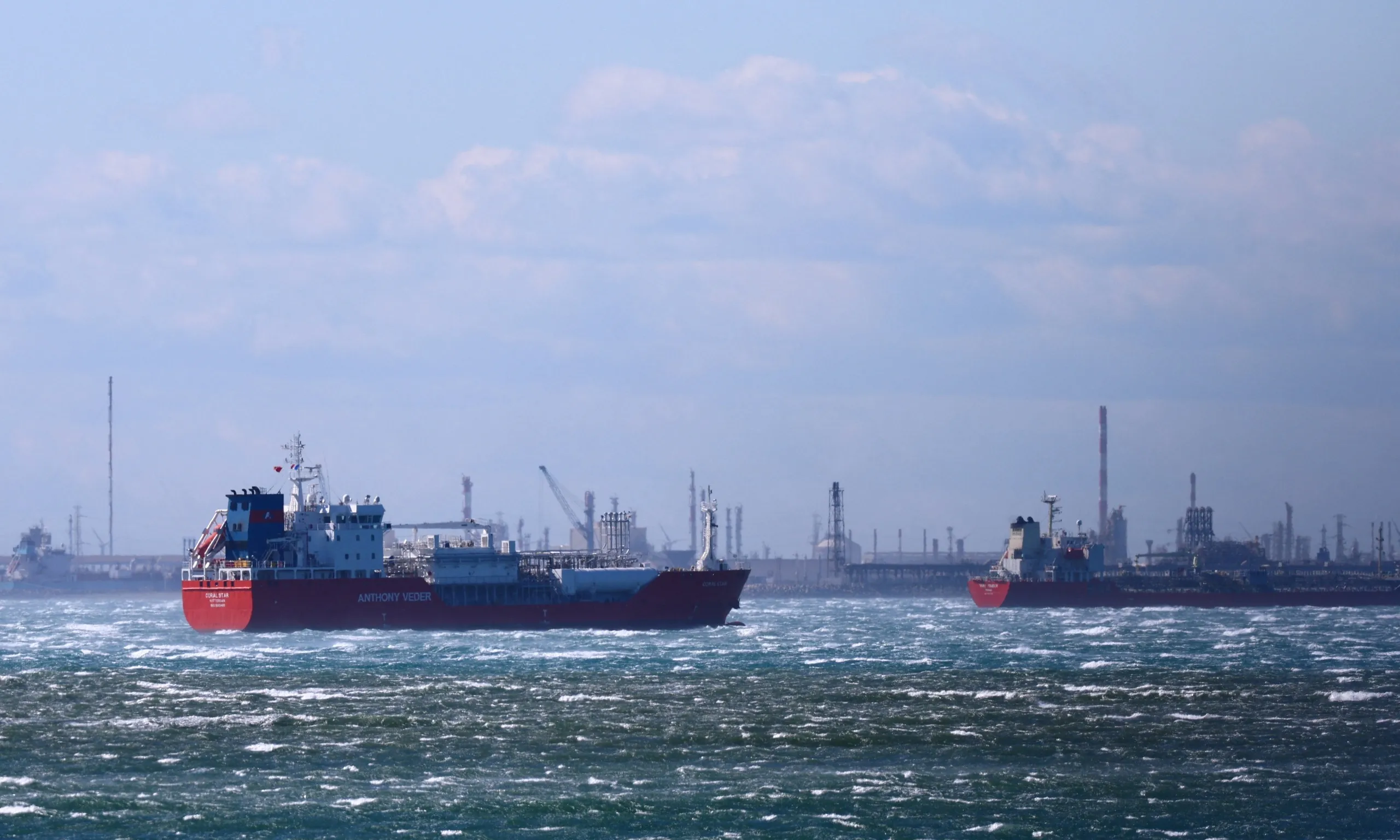Nổ súng ở eo biển Hormuz, một thủy thủ thiệt mạng